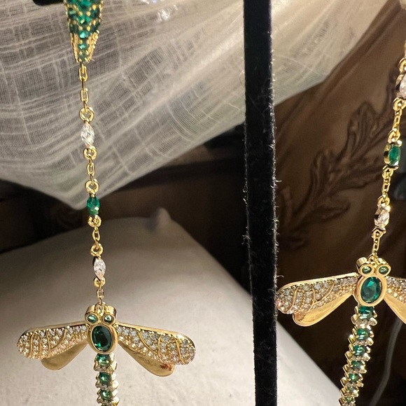 Eye Candy Los Angeles Luxe Collection Green Crystal Statement Earrings NIB!. - Picture 5 of 9